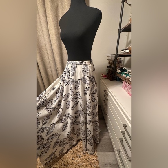 COPY - Flowy Maxi Skirt – great for honeymoon on the beach - Picture 2 of 7